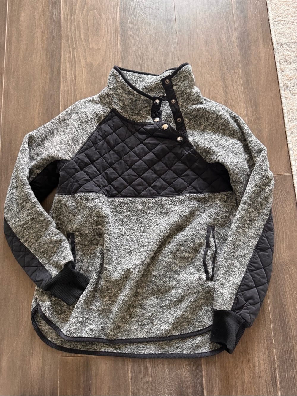 Abercrombie & Fitch quilted fleece Small